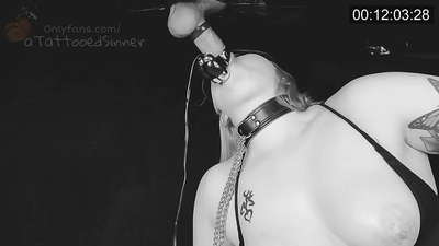 ග්ලෝරිහෝල්හි පරිපූර්ණ පියයුරු ඇති ලස්සන ගැහැණු ළමයෙක්